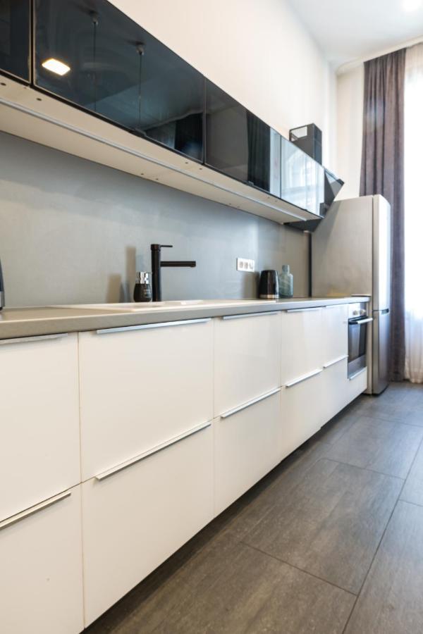 Luxury Nova Home Next To The New York Cafe بودابست المظهر الخارجي الصورة